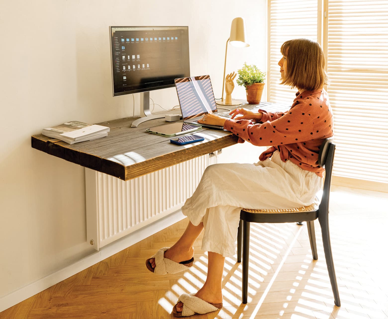 Web Banner Slider Capitol Desk Bracket